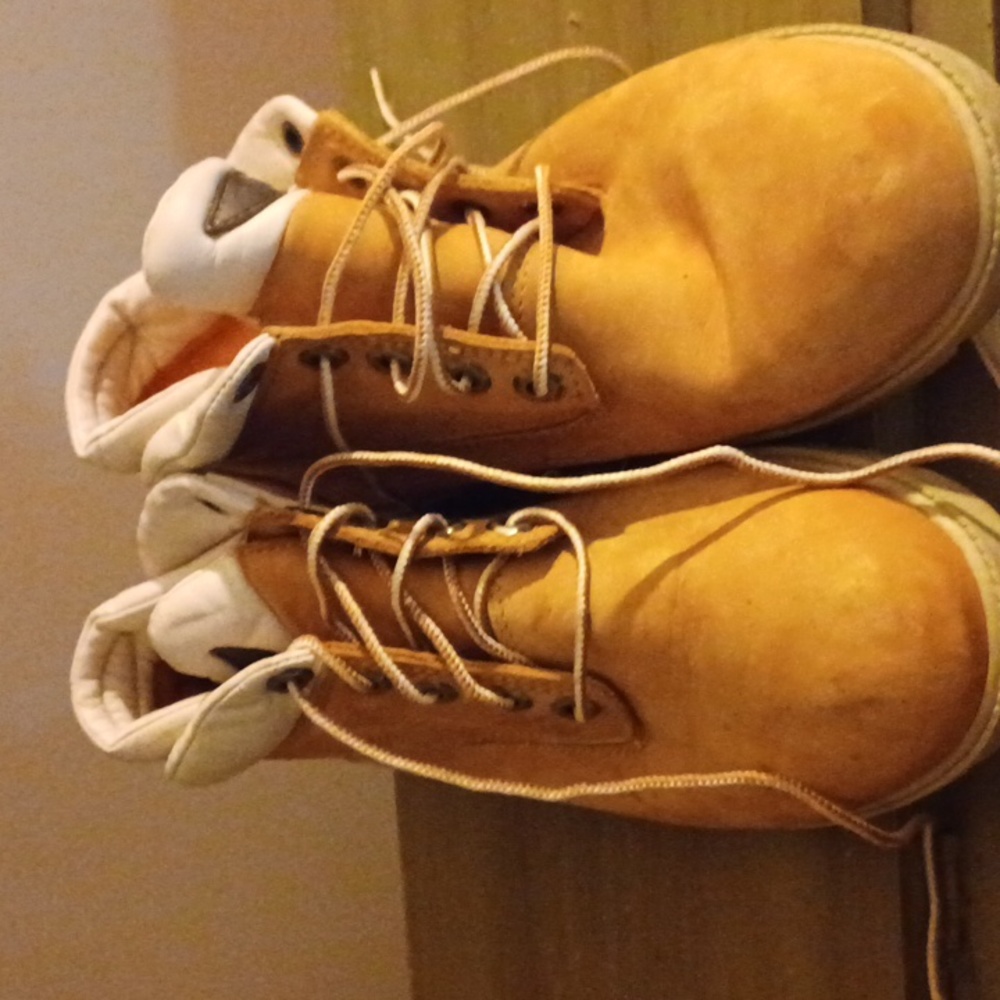 Shoes - Picture 4 of 6